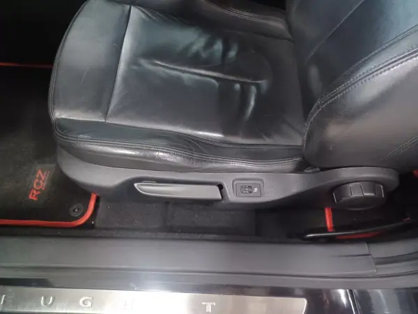 Peugeot RCZ 2010 - 11890 EUR, 102545 km - AUTO.MOTO.pt - 102545km - foto 20 de 37