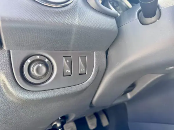 Dacia Sandero 2017 - 11500 EUR, 125170 km - AUTO.MOTO.pt - 125170km - foto 16 de 24