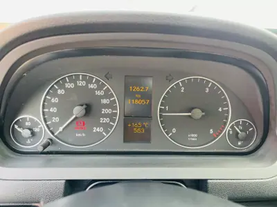 Mercedes-Benz A 180 2010 - 9950 EUR, 118057 km - AUTO.MOTO.pt - 118057km - foto 11 de 12