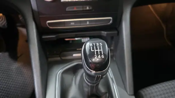 Renault Talisman 2016 - 14990 EUR, 107000 km - AUTO.MOTO.pt - 107000km - foto 10 de 43