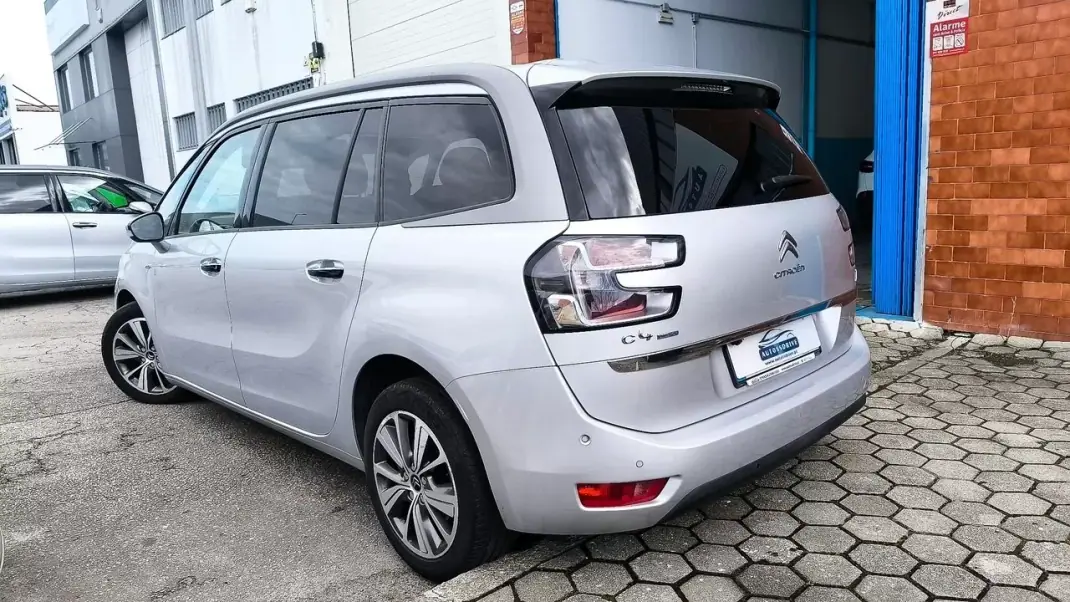 Citroën C4 Grand Picasso 2015 - 10900 EUR, 175000 km - AUTO.MOTO.pt - 175000km - foto 11 de 20