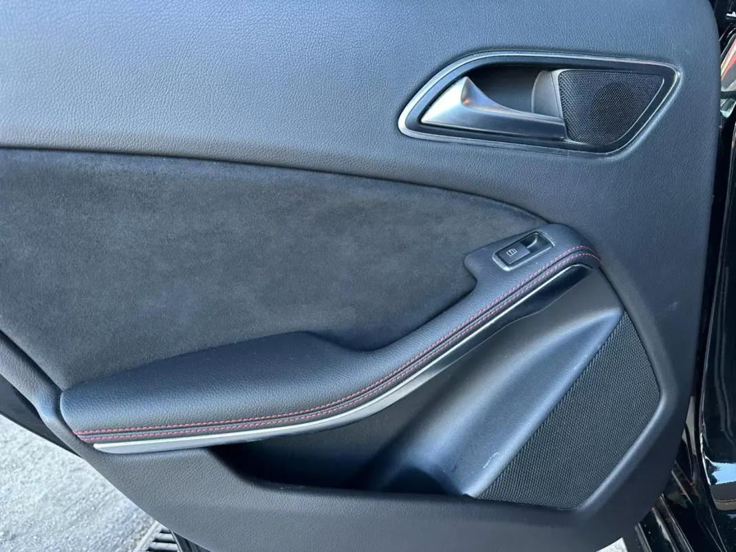 Mercedes-Benz A 180 2017 - 19900 EUR, 108222 km - AUTO.MOTO.pt - 108222km - foto 28 de 32