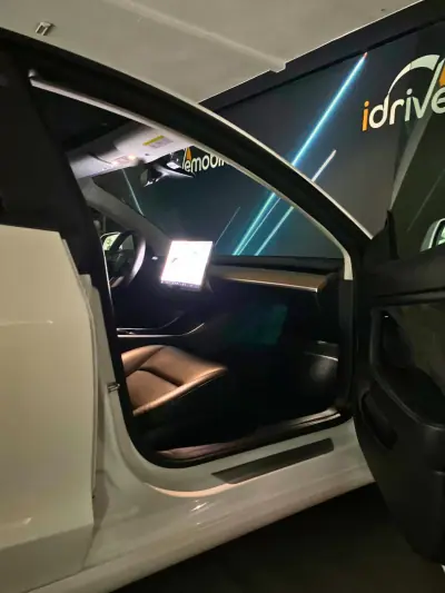 Tesla Model 3 2020 - 29900 EUR, 108726 km - AUTO.MOTO.pt - 108726km - foto 22 de 36