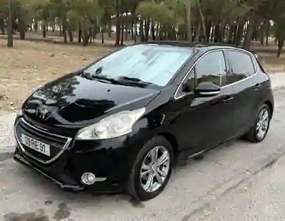 Peugeot 208 2014 - 7500 EUR, 127000 km - foto 1 de 9