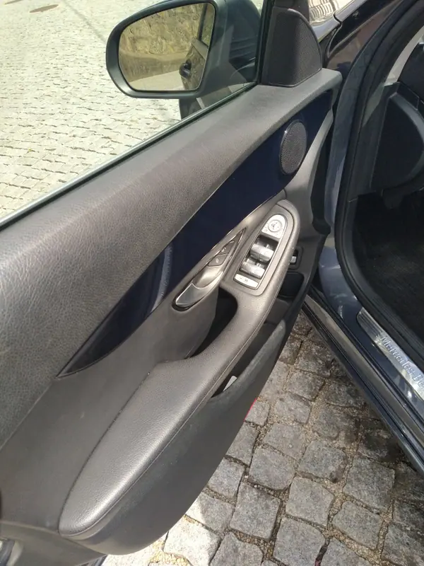 Mercedes-Benz C 180 2015 - 14500 EUR, 230000 km - AUTO.MOTO.pt - 230000km - foto 11 de 15