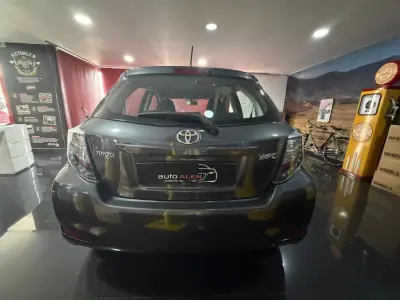 Toyota Yaris 2014 - 13500 EUR, 125000 km - AUTO.MOTO.pt - 125000km - foto 10 de 21