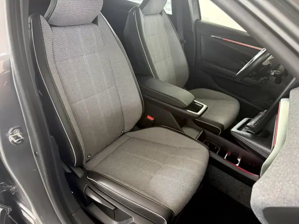 Renault Mégane E-Tech 2023 - 25500 EUR, 58000 km - AUTO.MOTO.pt - 58000km - foto 60 de 121