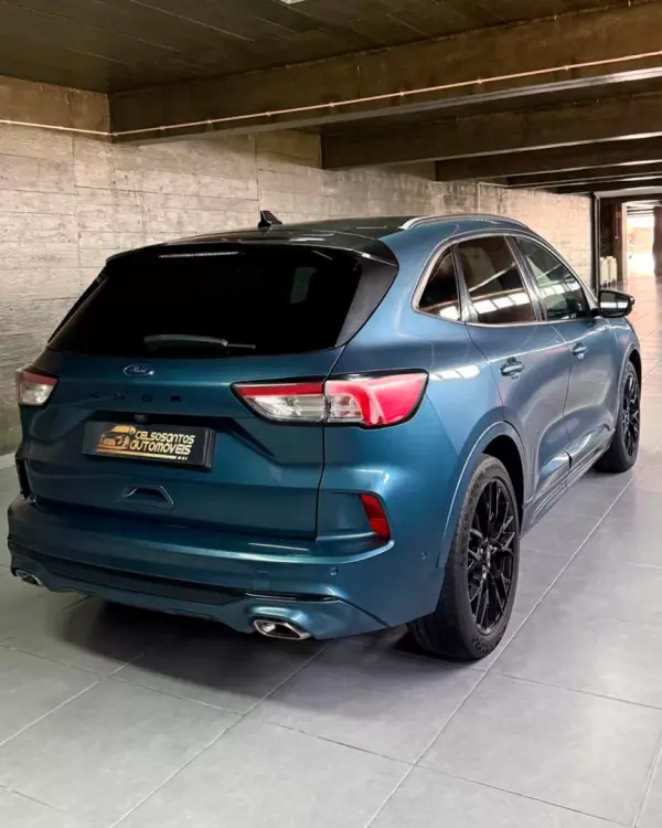 Ford Kuga 2023 - 20500 EUR, 81150 km - AUTO.MOTO.pt - 81150km - foto 4 de 13