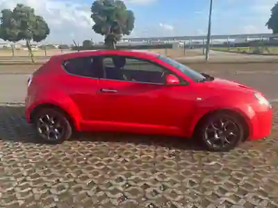 Alfa Romeo MiTo 2010 - 6950 EUR, 170000 km - AUTO.MOTO.pt - 170000km - foto 7 de 10