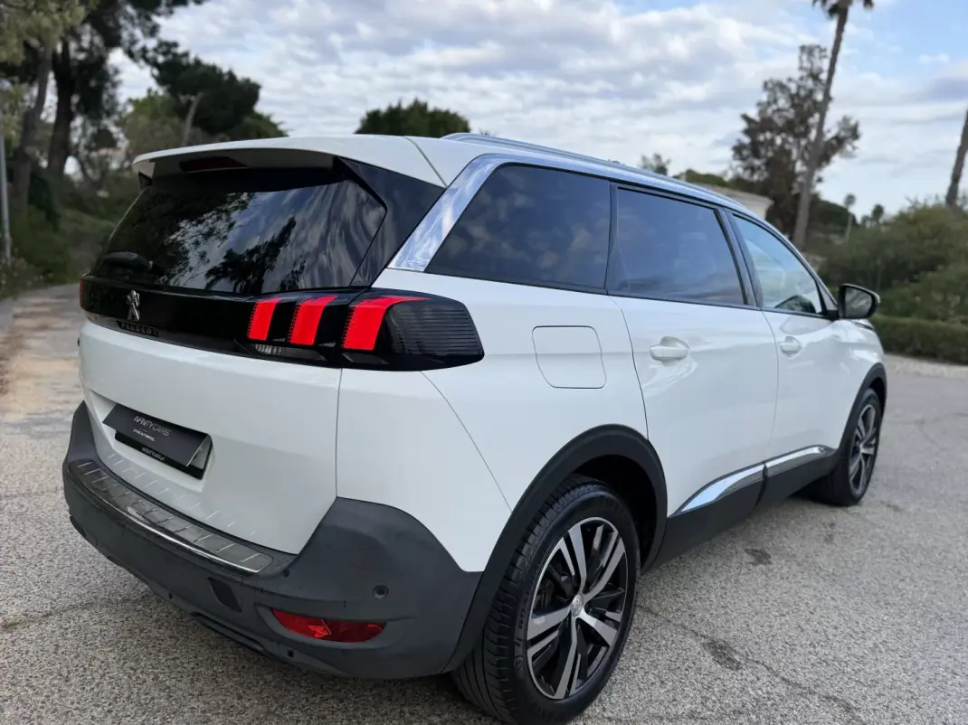 Peugeot 5008 2018 - 13999 EUR, 200000 km - AUTO.MOTO.pt - 200000km - foto 4 de 14