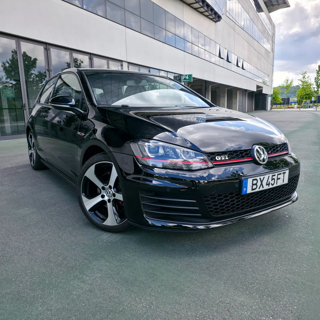 Volkswagen Golf 2015 - 18990 EUR, 105640 km - AUTO.MOTO.pt - 105640km - foto 1 de 15