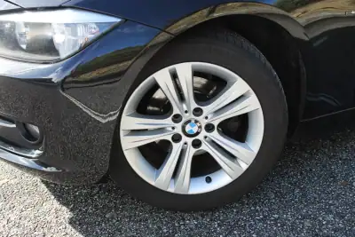 BMW 318 2013 - 14900 EUR, 154000 km - AUTO.MOTO.pt - 154000km - foto 14 de 35