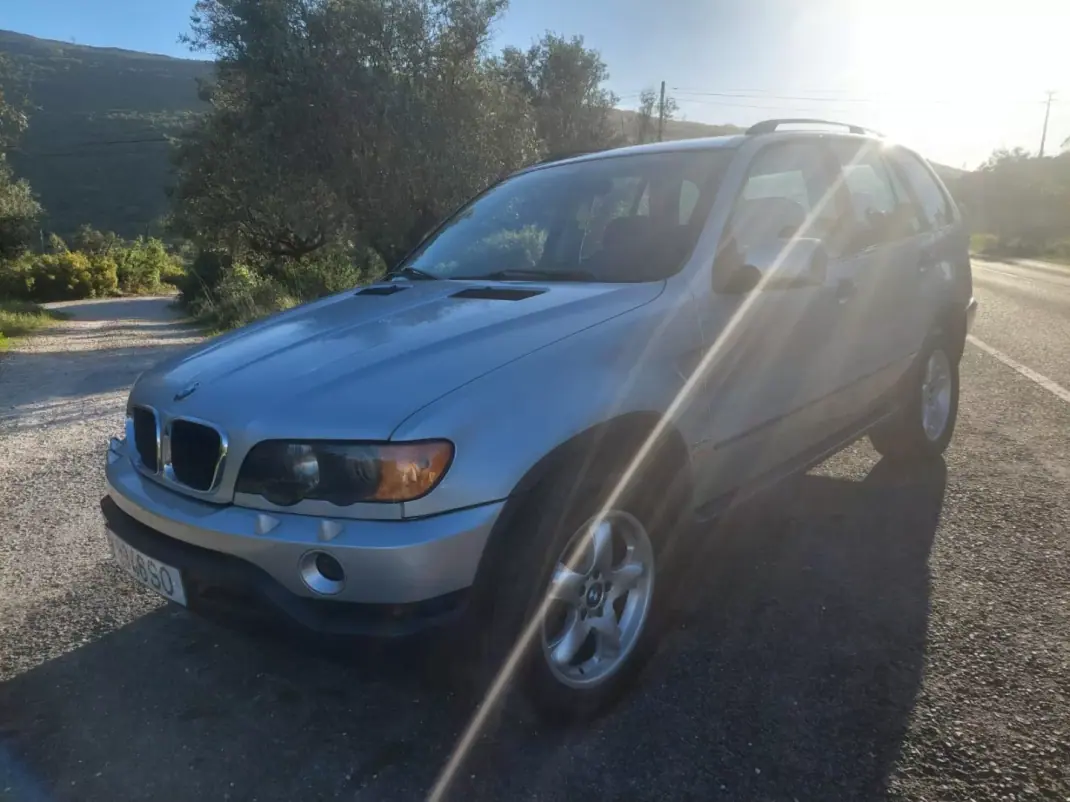 BMW X5 2001 - 10900 EUR, 272000 km - AUTO.MOTO.pt - 272000km - foto 1 de 13