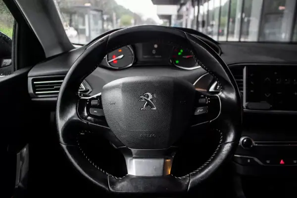 Peugeot 308 SW 2019 - 8900 EUR, 268213 km - AUTO.MOTO.pt - 268213km - foto 12 de 34