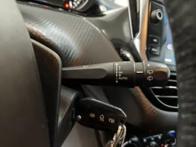 Peugeot 208 2018 - 9850 EUR, 48000 km - AUTO.MOTO.pt - 48000km - foto 16 de 23