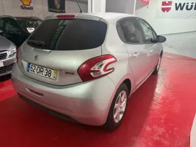 Peugeot 208 2014 - 7400 EUR, 116000 km - AUTO.MOTO.pt - 116000km - foto 6 de 26