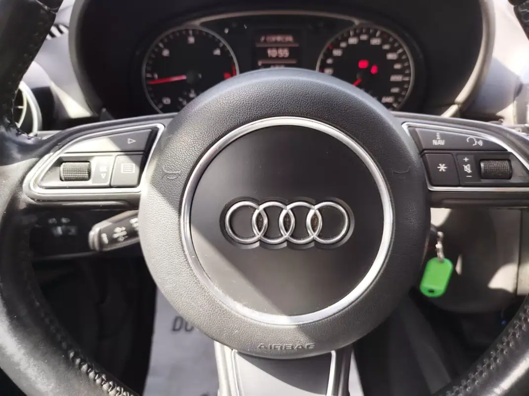 Audi A1 Sportback 2013 - 13750 EUR, 119213 km - 119213km - foto 6 de 18