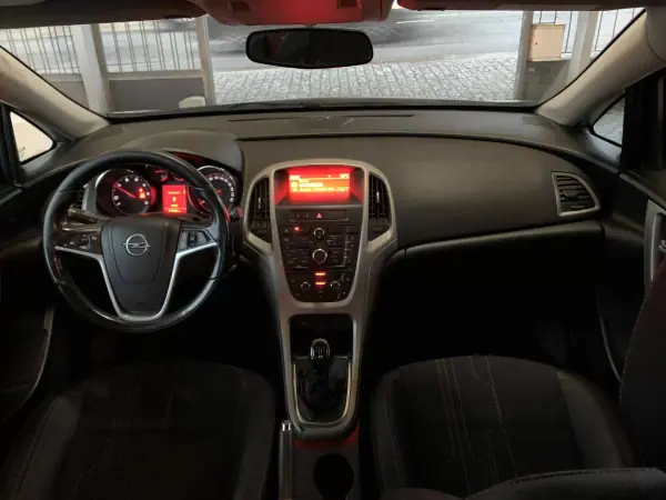 Opel Astra Sports Tourer 2012 - 6750 EUR, 274002 km - AUTO.MOTO.pt - 274002km - foto 9 de 21