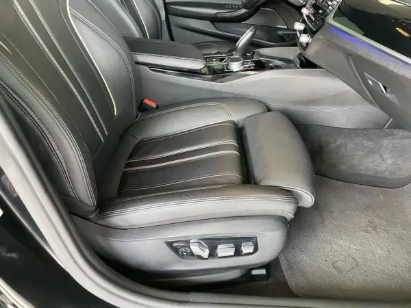 BMW M550d 2017 - 44900 EUR, 138217 km - AUTO.MOTO.pt - 138217km - foto 28 de 55