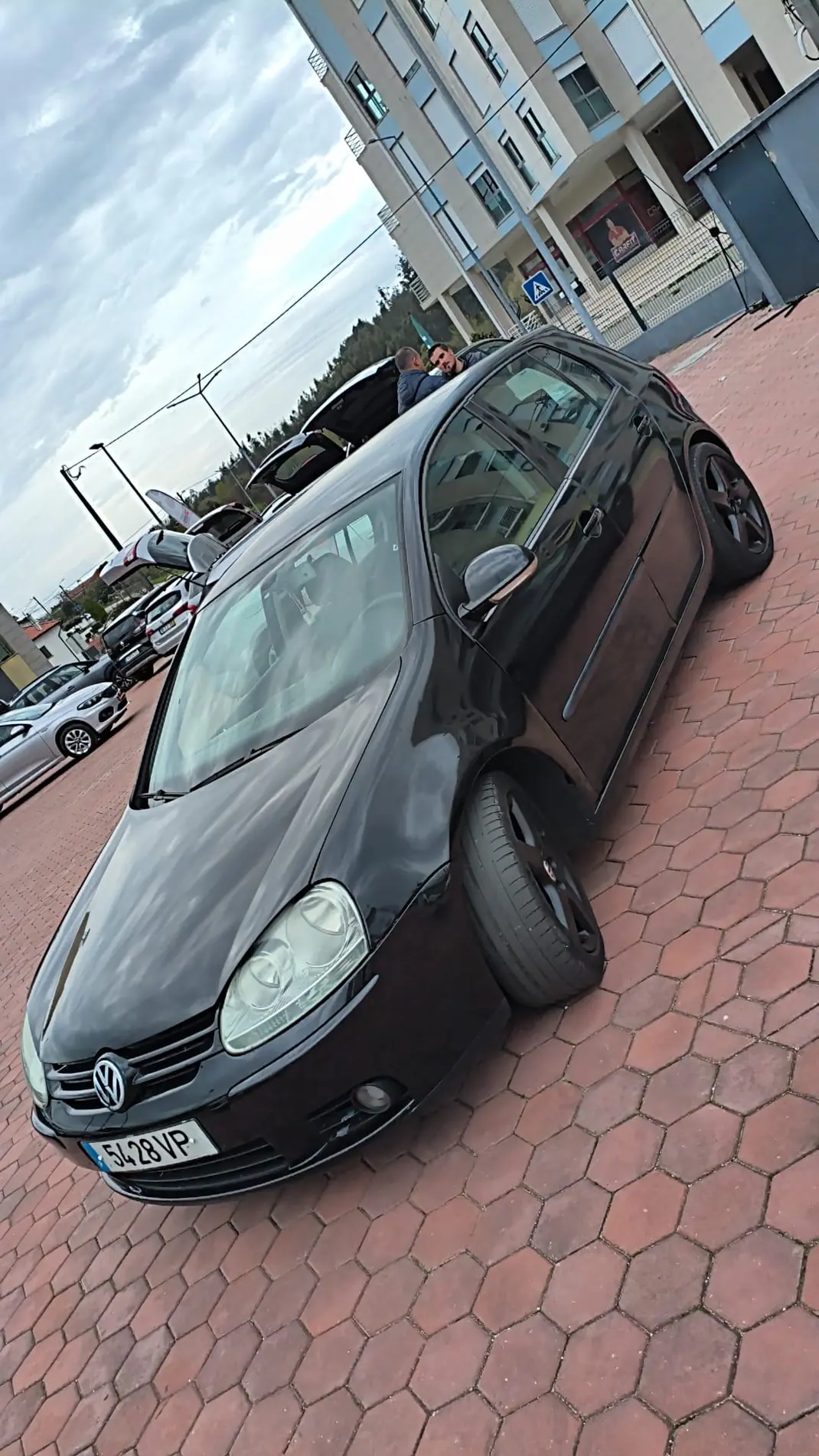 Volkswagen Golf 2003 - 5000 EUR, 320000 km - AUTO.MOTO.pt - 320000km - foto 1 de 8