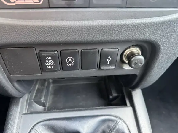 Mitsubishi L200 2019 - 27900 EUR, 174579 km - AUTO.MOTO.pt - 174579km - foto 9 de 19