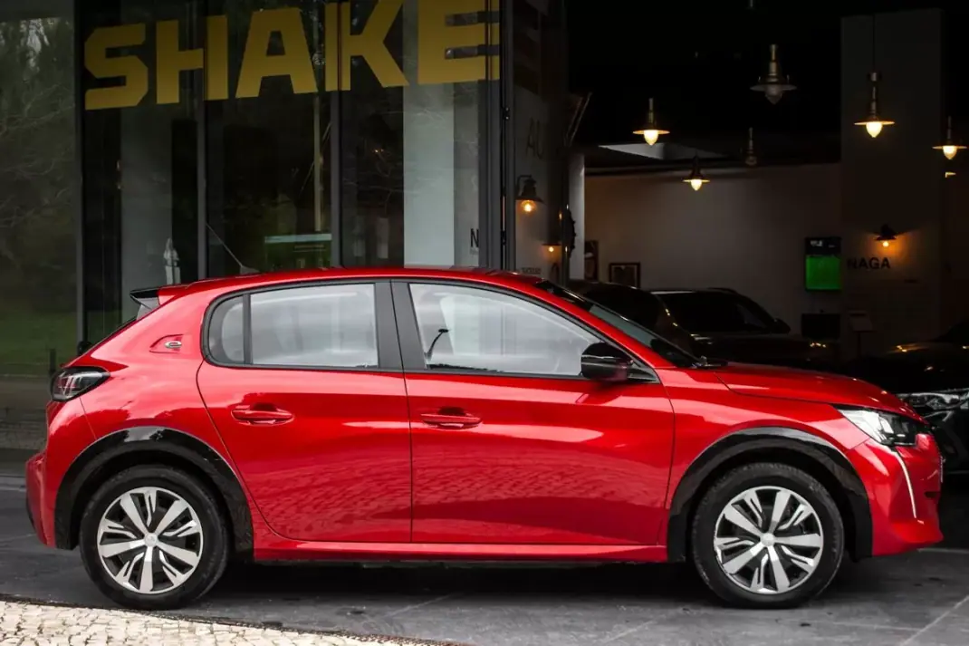 Peugeot e-208 2023 - 17800 EUR, 18457 km - AUTO.MOTO.pt - 18457km - foto 5 de 41