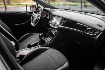 Opel Astra Sports Tourer 2016 - 7750 EUR, 120277 km - AUTO.MOTO.pt - 120277km - foto 25 de 38