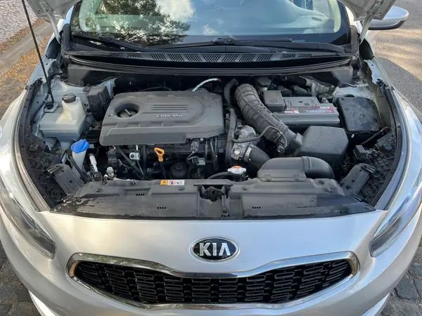 Kia Ceed 2016 - 7500 EUR, 159000 km - AUTO.MOTO.pt - 159000km - foto 6 de 10