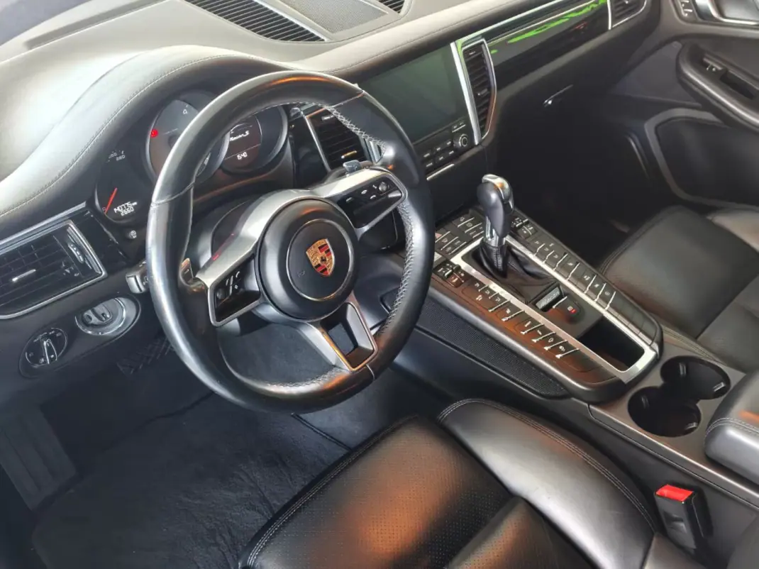 Porsche Macan 2016 - 47500 EUR, 141000 km - AUTO.MOTO.pt - 141000km - foto 12 de 23