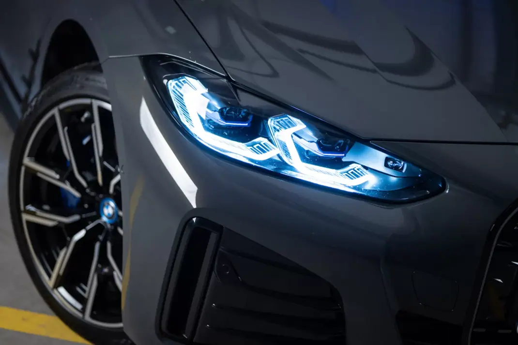 BMW i4 2023 - 43000 EUR, 33000 km - AUTO.MOTO.pt - 33000km - foto 3 de 25