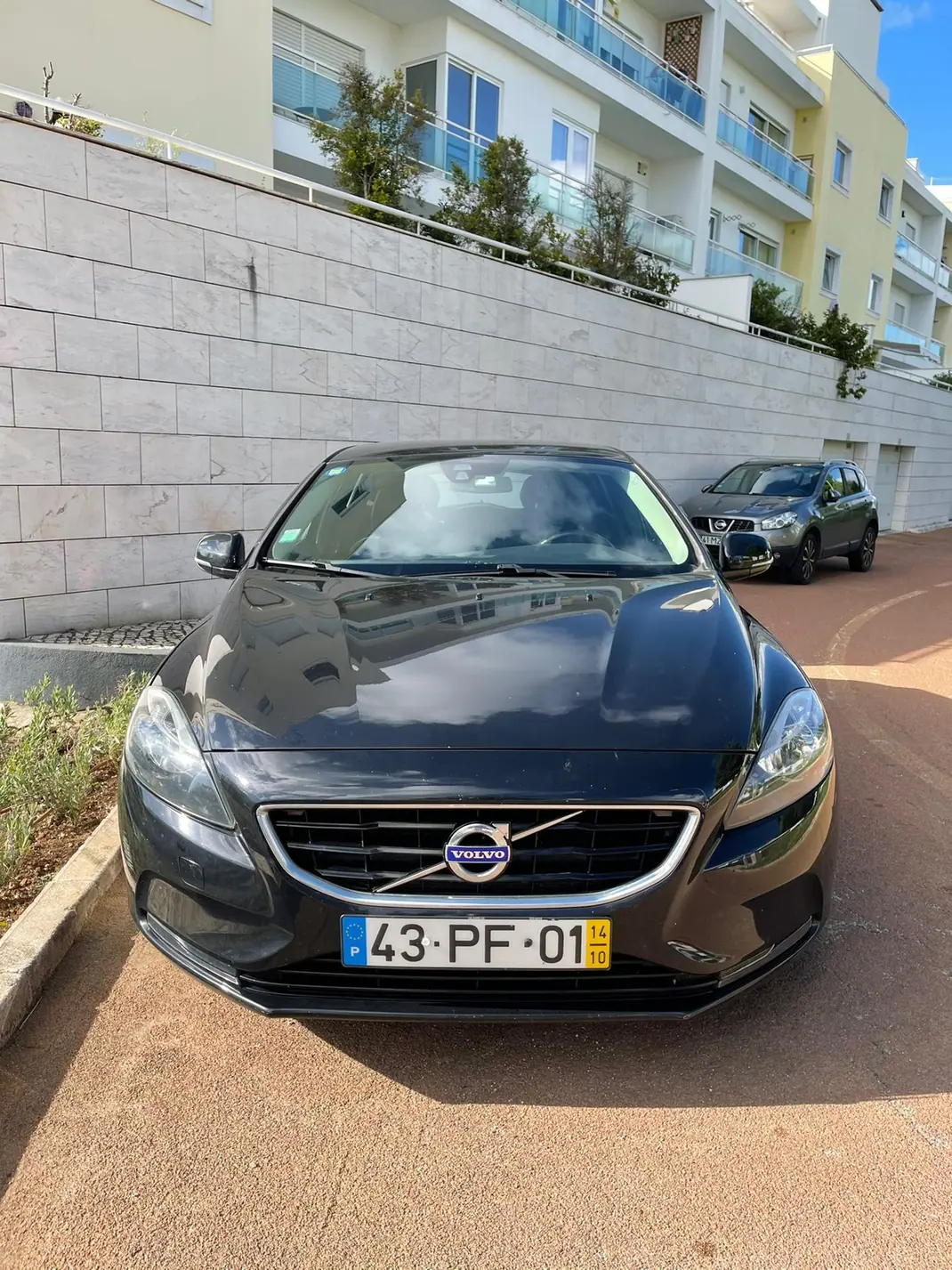 Volvo V40 2014 - 9990 EUR, 180000 km - AUTO.MOTO.pt - 180000km - foto 1 de 5