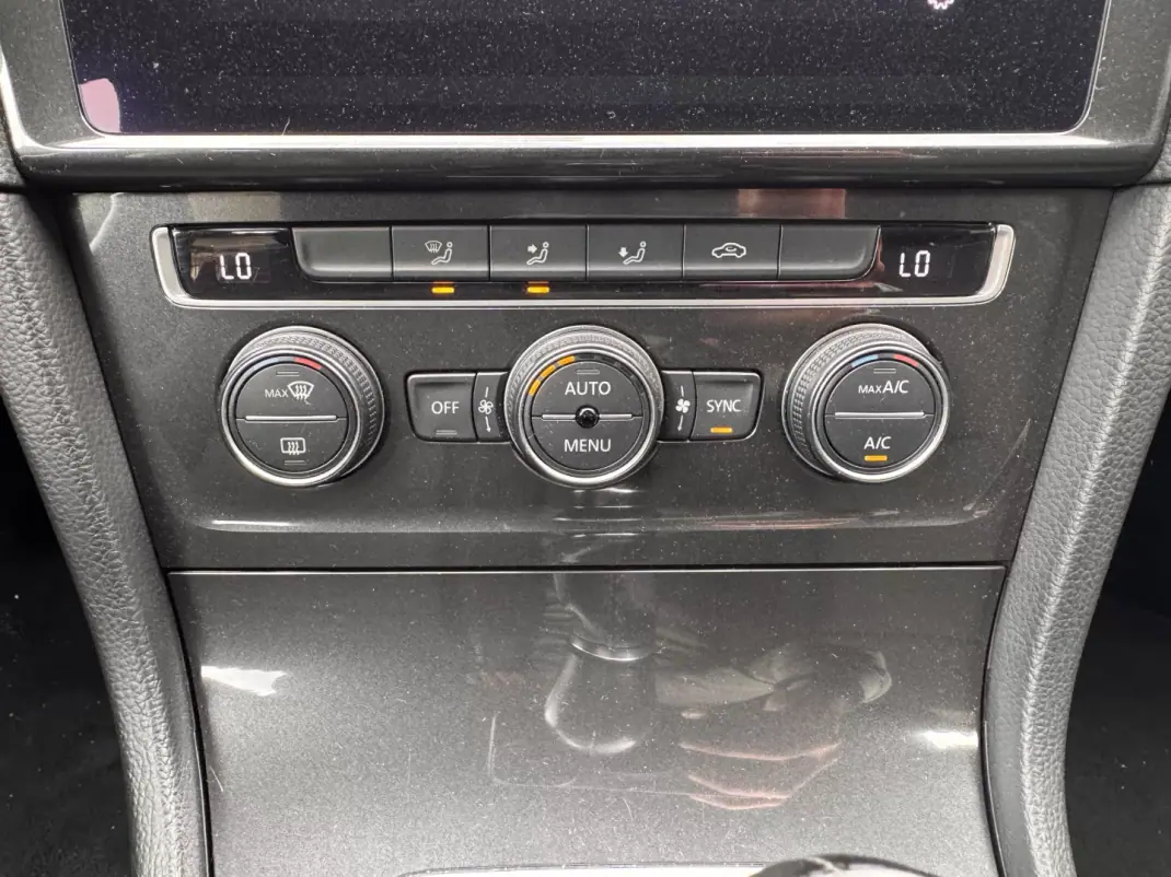 Volkswagen Golf Variant 2017 - 12900 EUR, 151000 km - AUTO.MOTO.pt - 151000km - foto 20 de 25