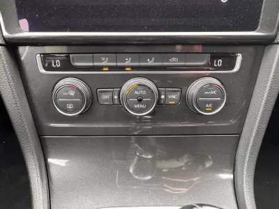 Volkswagen Golf Variant 2017 - 12900 EUR, 151000 km - AUTO.MOTO.pt - 151000km - foto 20 de 25