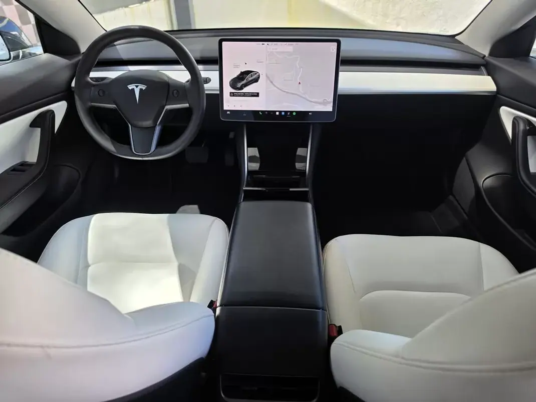 Tesla Model 3 2020 - 23900 EUR, 133000 km - AUTO.MOTO.pt - 133000km - foto 7 de 17