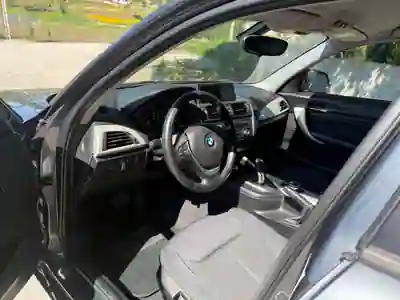 BMW 118 2013 - 10500 EUR, 192500 km - AUTO.MOTO.pt - 192500km - foto 7 de 10