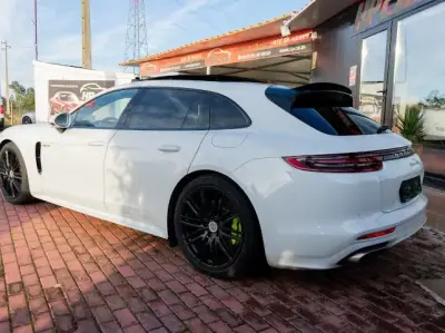 Porsche Panamera Sport Turismo 2020 - 72990 EUR, 132000 km - AUTO.MOTO.pt - 132000km - foto 10 de 22