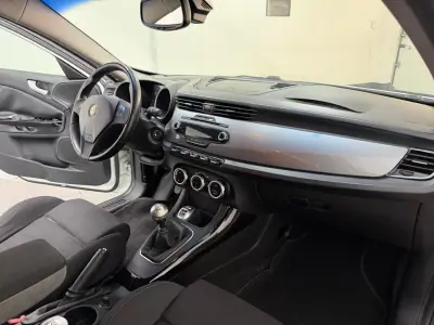 Alfa Romeo Giulietta 2011 - 7240 EUR, 206000 km - 206000km - foto 9 de 22