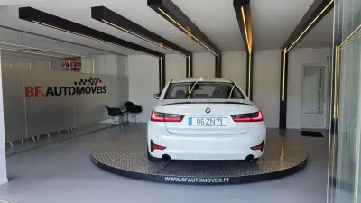 BMW 330 2019 - 22900 EUR, 111028 km - AUTO.MOTO.pt - 111028km - foto 16 de 54