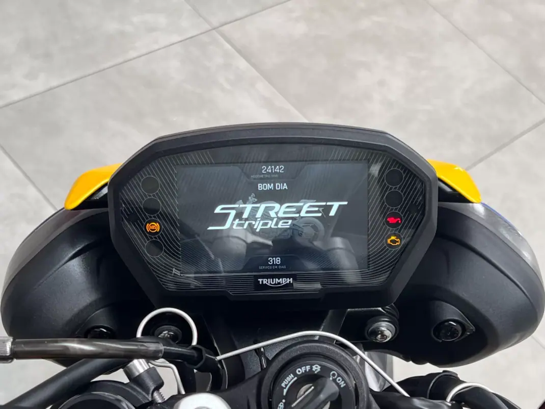 Triumph Street Triple 2024 - 9900 EUR, 24000 km - 24000km - foto 9 de 15