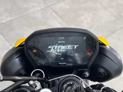 Triumph Street Triple 2024 - 9900 EUR, 24000 km - 24000km - foto 9 de 15