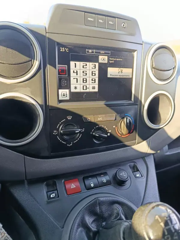 Citroën Berlingo 2015 - 8900 EUR, 220000 km - AUTO.MOTO.pt - 220000km - foto 7 de 7