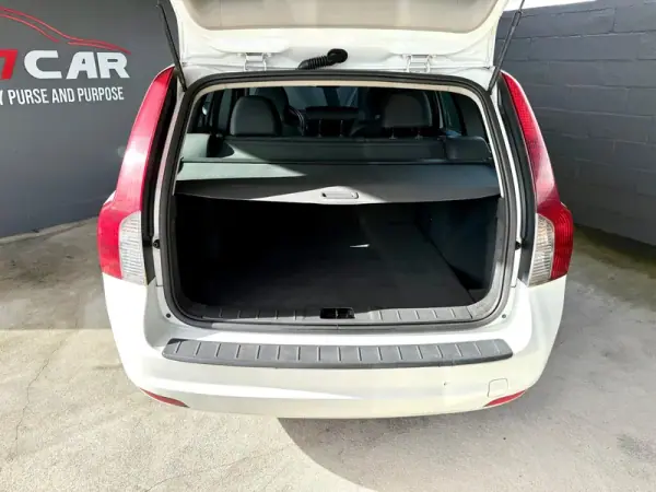 Volvo V50 2008 - 7990 EUR, 228855 km - AUTO.MOTO.pt - 228855km - foto 7 de 15