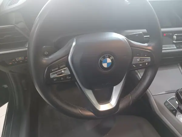 BMW 330 2021 - 27890 EUR, 51862 km - AUTO.MOTO.pt - 51862km - foto 20 de 37