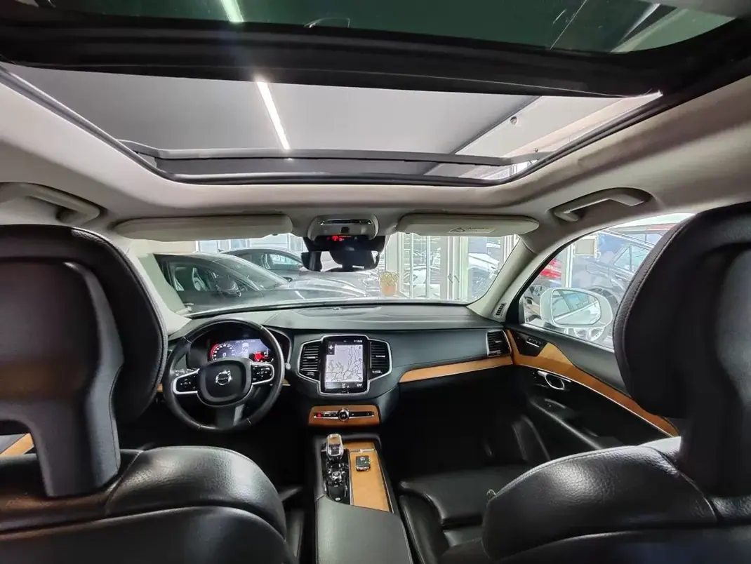 Volvo XC 90 2021 - 49950 EUR, 70500 km - AUTO.MOTO.pt - 70500km - foto 27 de 41