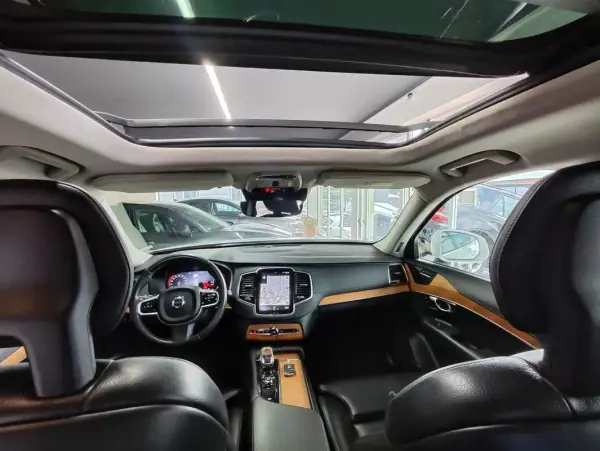 Volvo XC 90 2021 - 49950 EUR, 70500 km - AUTO.MOTO.pt - 70500km - foto 27 de 41