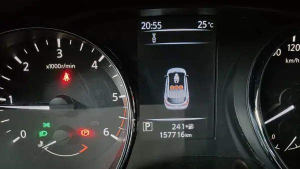 Nissan Qashqai 2015 - 17990 EUR, 157000 km - AUTO.MOTO.pt - 157000km - foto 8 de 24