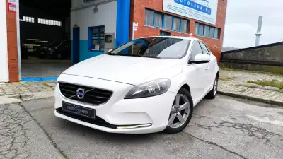 Volvo V40 2013 - 10900 EUR, 190000 km - AUTO.MOTO.pt - 190000km - foto 12 de 22