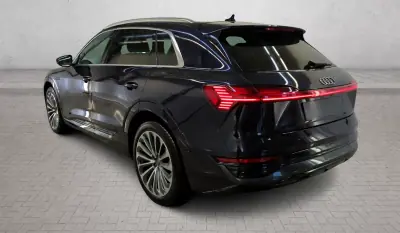 Audi Q8 e-Tron 2023 - 55000 EUR, 9800 km - AUTO.MOTO.pt - 9800km - foto 4 de 14