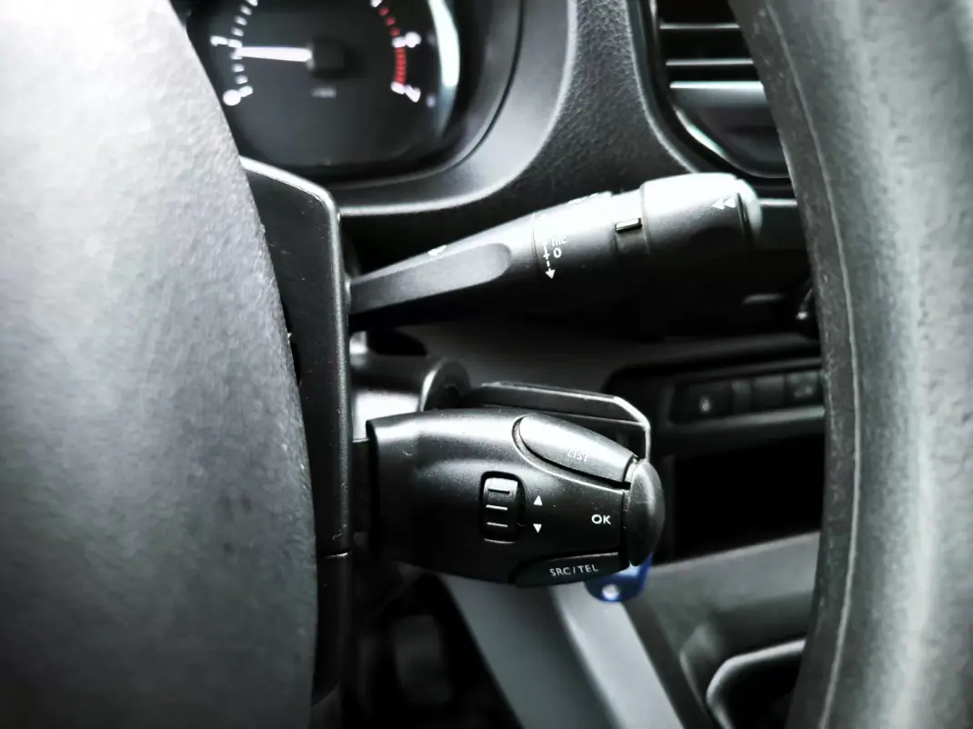 Peugeot Expert 1.5 BlueHdi L2H1 Pro Standard 2020 - 17950 EUR, 105997 km - AUTO.MOTO.pt - 105997km - foto 32 de 46