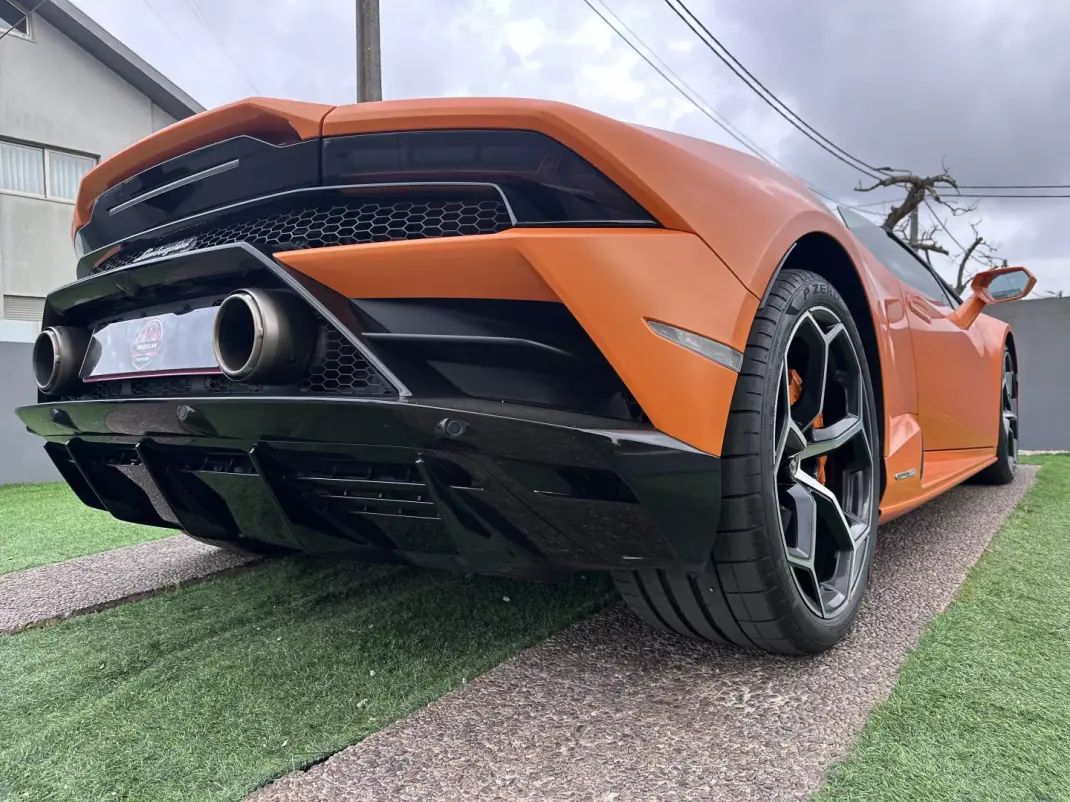 Lamborghini Huracán Spyder 2022 - 398000 EUR, 40000 km - AUTO.MOTO.pt - 40000km - foto 21 de 55